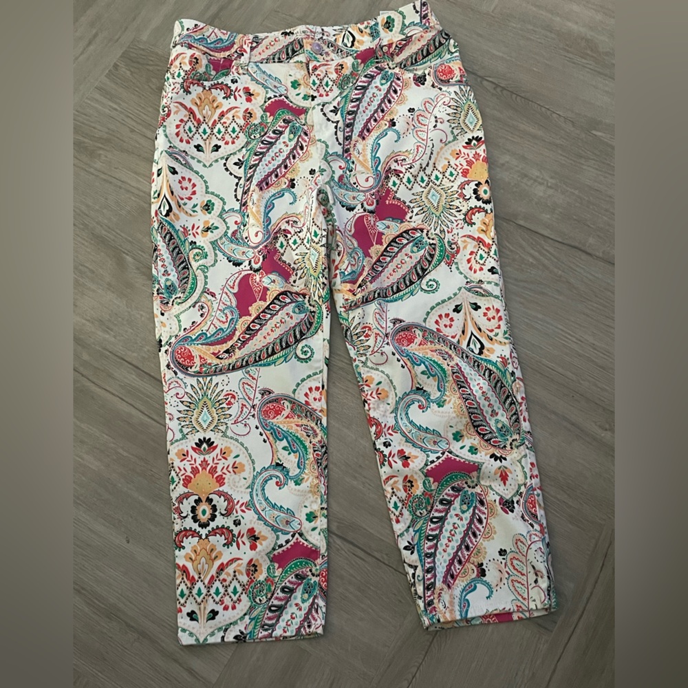 Chicos Slim Leg Crop Size 1.5 Multi colors soft cotton with spandex